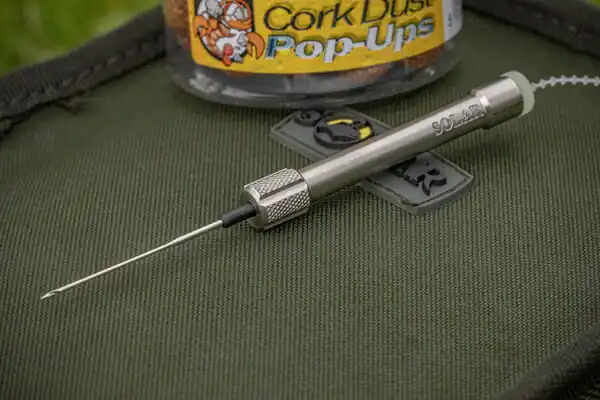 Aiguille à bouillettes Solar P1 Baiting Needle With Boilie Stop Dispenser Offre Spéciale