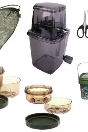 Vente Directe NGT Baiting Set avec baiting tool set, seau, glug pots, dry bag et bait crusher